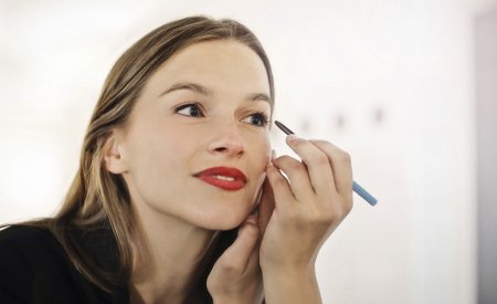 Woman putting make-up